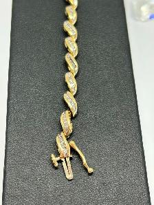 10k Wavy S shape Diamond Bracelet - Photo 2