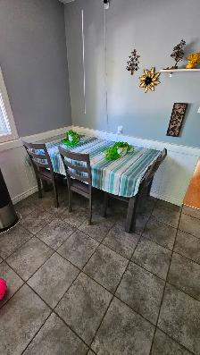 2 Rooms available for rent on College Ave W, near University. - Photo 8