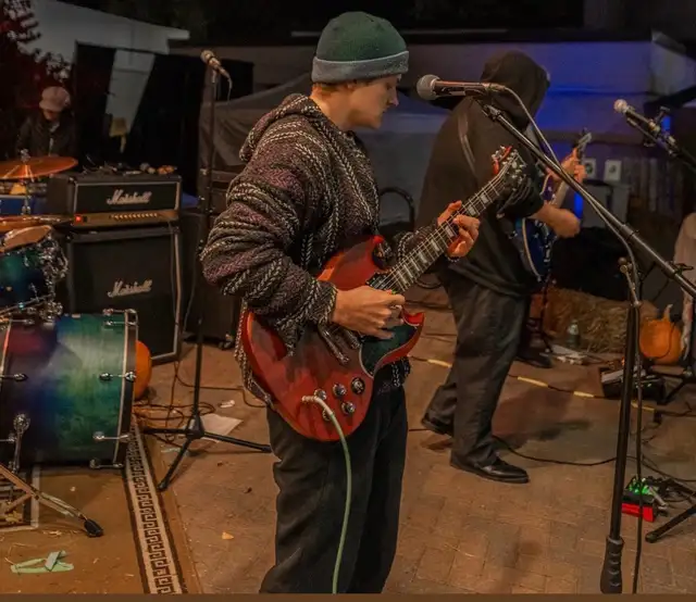 looking for band mates or Jam mates