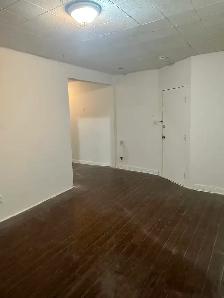 31/2 and 41/2 apartment Near Metro - ALL INCL. Available now - Photo 8