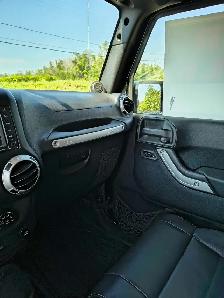 2011 Jeep Wrangler Sahara Unlimited - Photo 5