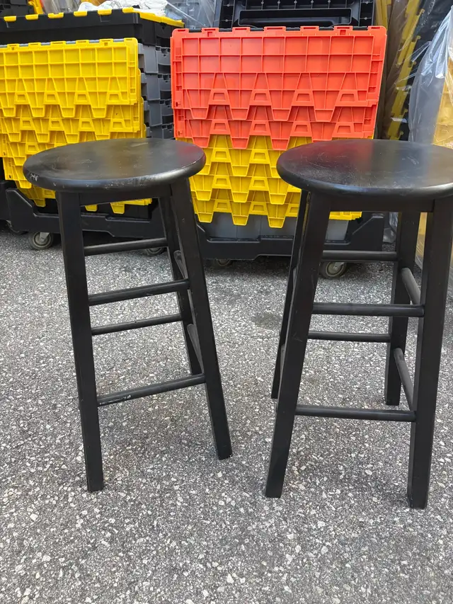 Free delivery used Set of 2 Black Bar Stools