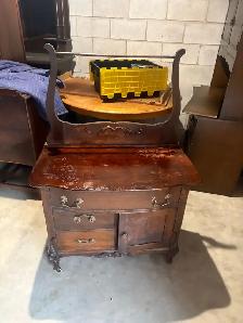 Free delivery Antique Vanity Dresser - Photo 2