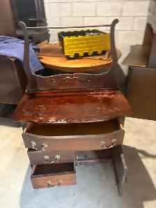 Free delivery Antique Vanity Dresser - Photo 7