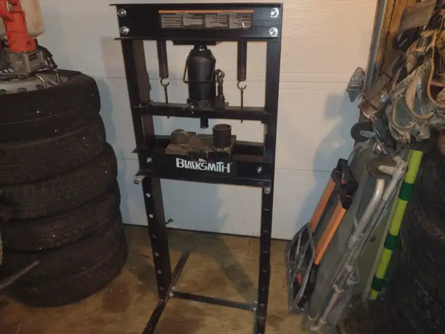Presse hydraulique d'atelier 20 tonnes MR. BLACK SMITH