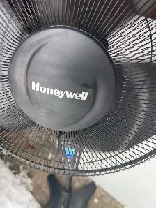 Free delivery used Honeywell QuietSet Pedestal Fan - Photo 3
