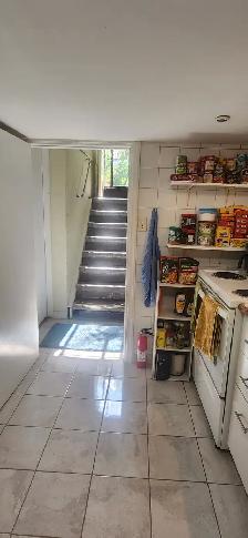 One bedroom basement apartment - Photo 2