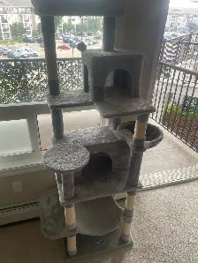 Furhaven Extra Large Cat Stand (New) - Photo 3