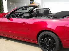 Ford Mustang GT Convertible - Photo 2