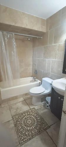 Rooms for rent, walking to Erin Mills Town Centre - Photo 9
