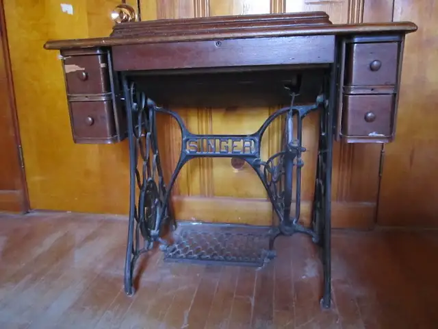 Machine à coudre antique Singer