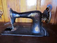 Machine à coudre antique Singer - Photo 3