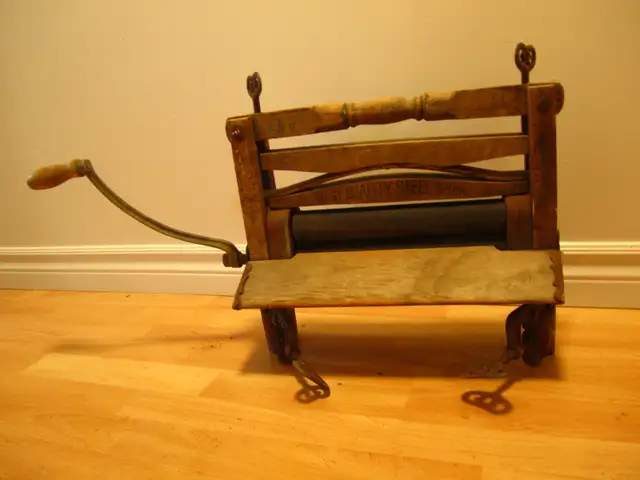Tordeur en bois ancien