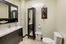 $2,450/month 1700 sqft Industrial Office Warehouse | Stouffville - Photo 4