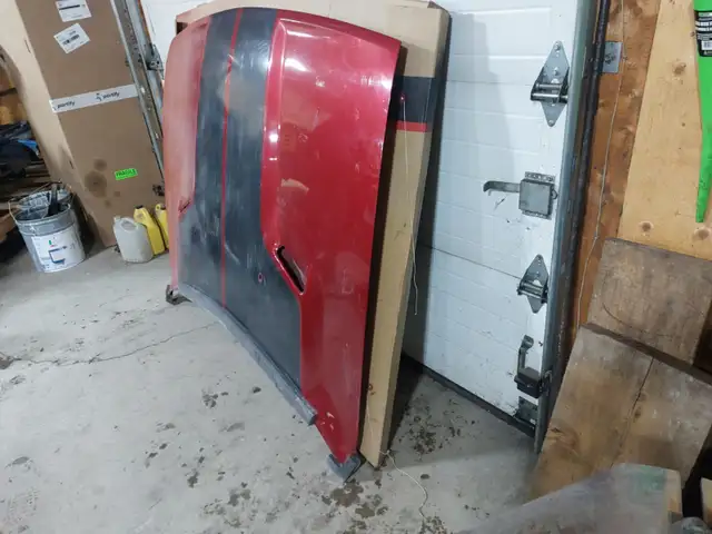 Dodge Challenger Piece Capot (hood)