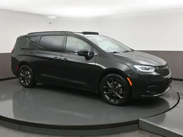 2025 Chrysler Pacifica Limited - Call 902-466-9550 Apple Carplay