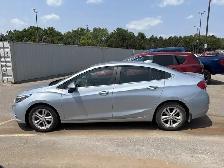 2018 Chevrolet Cruze LT - Photo 2