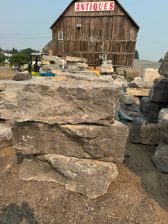 17' High Dark Grey Armour Stone