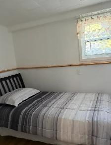 Fully furnished 2 bedroom Basement apartment - Photo 2
