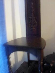 Petite CHAISE en Bois a Vendre.125$