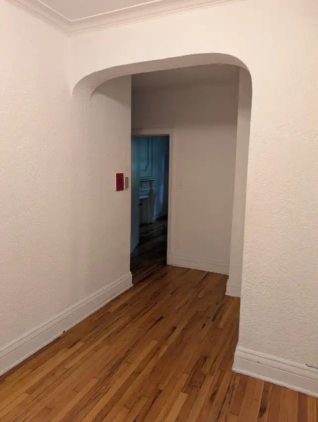 Immediately Available 3 1/2 near Côte-des-Neiges metro