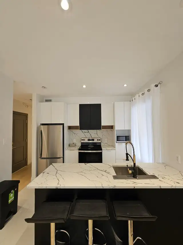 For Rent 4 1/5 Luxurious Apartment Across Snowdon Metro Station