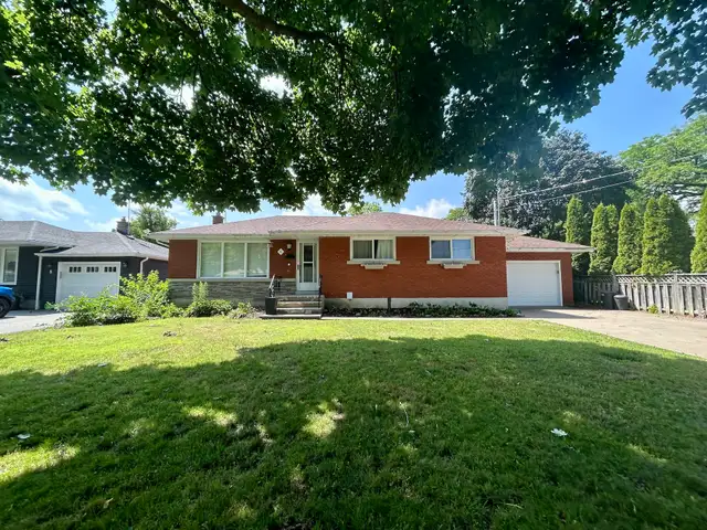 NORTH END Main Floor 3 Bedroom Apartment!