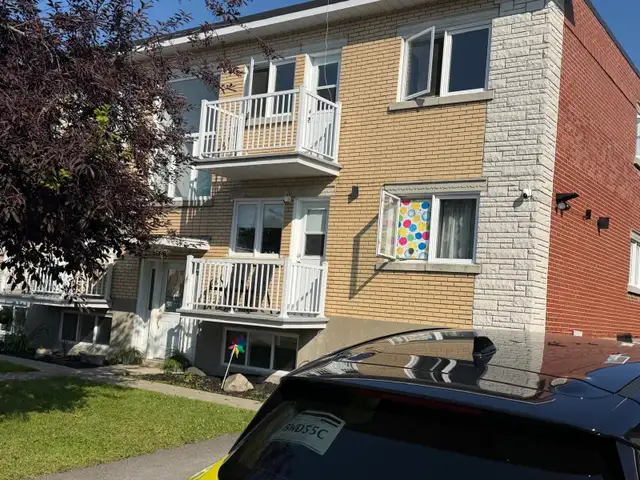 CHARMANT 5 1/2 RENOVE AU 1480 PLACE D'ANJOU, LAVAL, QC 1485$