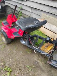 frame de tracteur a gazon (pas moteur ect... - Photo 2