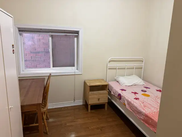 rooms for rent at York University village