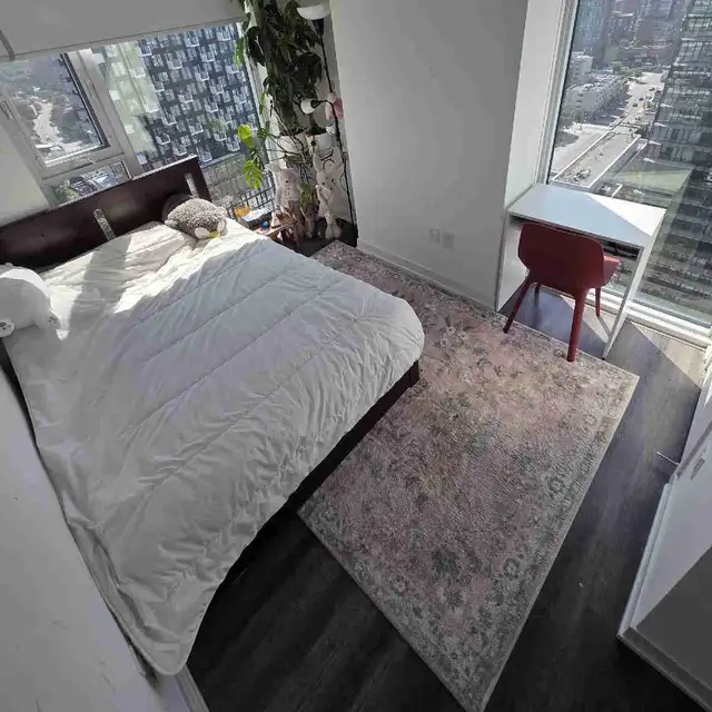 Master Bedroom for Rent Downtown Toronto/private bath