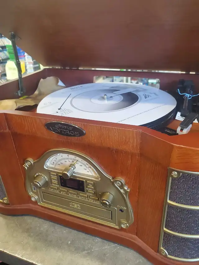 Pyle Vintage Inspired Record & CD Player
