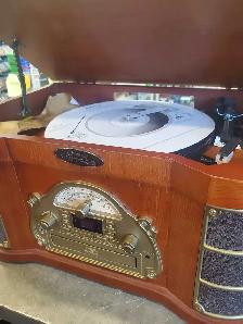 Pyle Vintage Inspired Record & CD Player