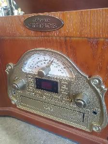Pyle Vintage Inspired Record & CD Player - Photo 3
