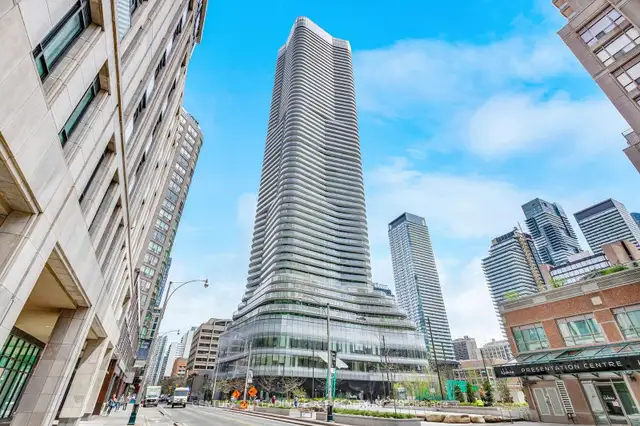 Entire Downtown Toronto 1 Bed Den Condo with CN Tower Views
