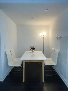 Entire Downtown Toronto 1 Bed Den Condo with CN Tower Views - Photo 4