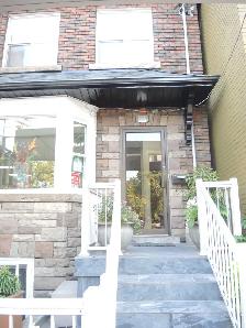 DOWNTOWN TORONTO, BATHURST & DUNDAS, 2 BED, 1 BATH APT FOR RENT