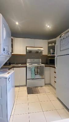 DOWNTOWN TORONTO, BATHURST & DUNDAS, 2 BED, 1 BATH APT FOR RENT - Photo 9