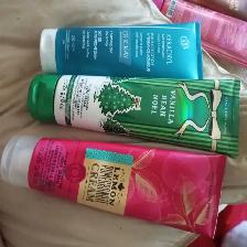 Body creams and cleaners for sale - Photo 2