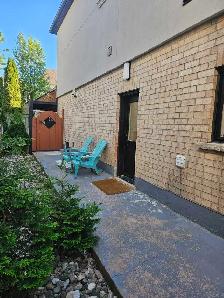 Brand New Spacious 3 - Bedroom Basement Apartment for Rent - Photo 2