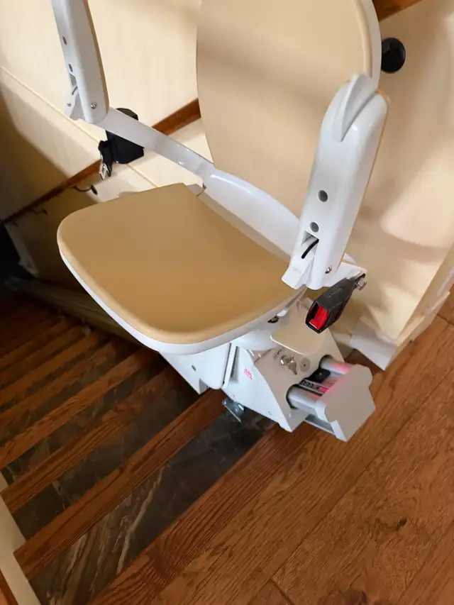 senior lift chair (Armstrong)