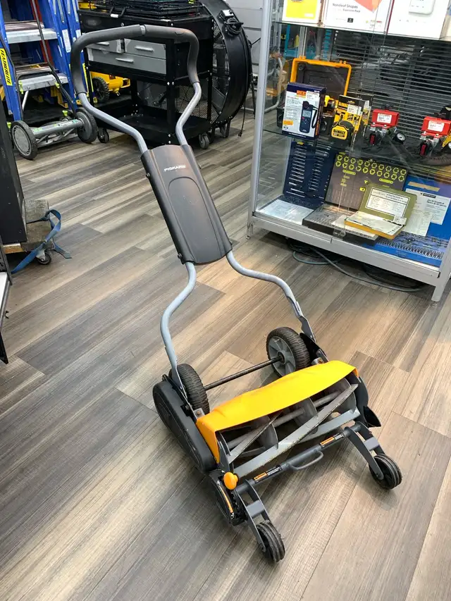 Fiskars Reel Mower