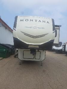 – Luxury Fifth Wheel – Loaded & Stored Indoors!