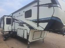 – Luxury Fifth Wheel – Loaded & Stored Indoors! - Photo 2