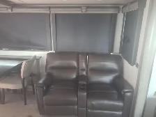 – Luxury Fifth Wheel – Loaded & Stored Indoors! - Photo 7