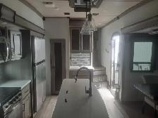 – Luxury Fifth Wheel – Loaded & Stored Indoors! - Photo 8