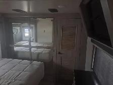 – Luxury Fifth Wheel – Loaded & Stored Indoors! - Photo 14
