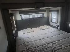 – Luxury Fifth Wheel – Loaded & Stored Indoors! - Photo 15
