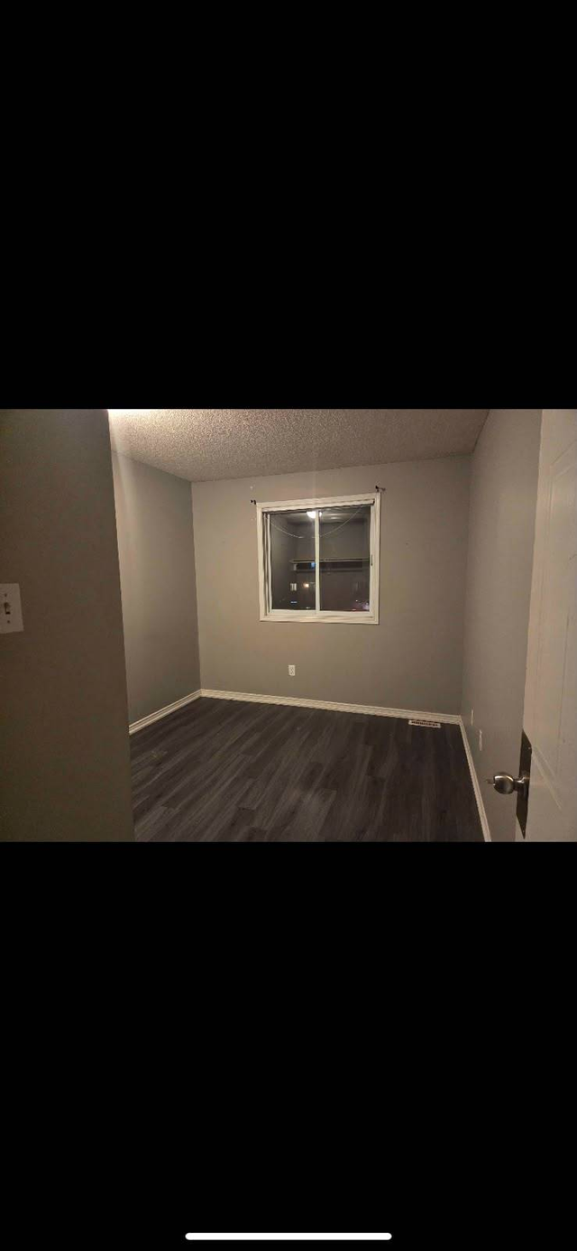 1 bedroom available 2 minute walk from Fanshawe! Unit 39