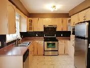 Guelph detached main unit, 3bdr, 2.5bath, $3280 incl wi-fi - Photo 2